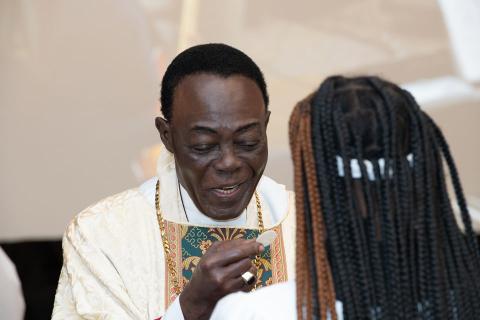 Bishop Allotey distributes the Holy Eucharist 